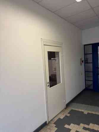 Veikala vai biroja telpas tuvējā Pārdaugavā.  + renovēta ēka;  + viena liela telpa;  + 2 ieejas biro Rīga