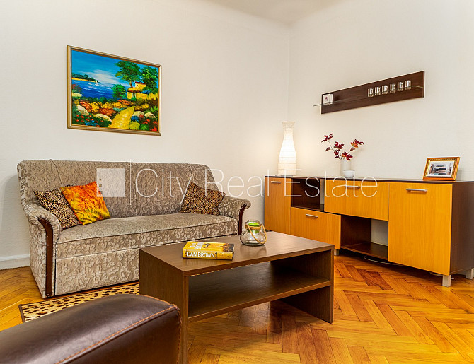 Fasādes māja, renovēta māja, ieeja no ielas, kāpņu telpa pēc kosmētiskā remonta, logi Rīga - foto 6