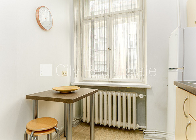 Fasādes māja, renovēta māja, ieeja no ielas, kāpņu telpa pēc kosmētiskā remonta, logi Rīga - foto 16