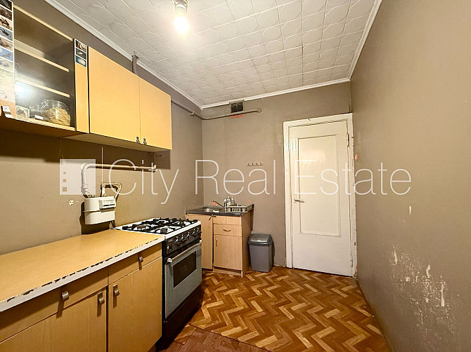 Дом во дворе, благоустроенная озеленённая территория, места для нескольких Рига - изображение 19