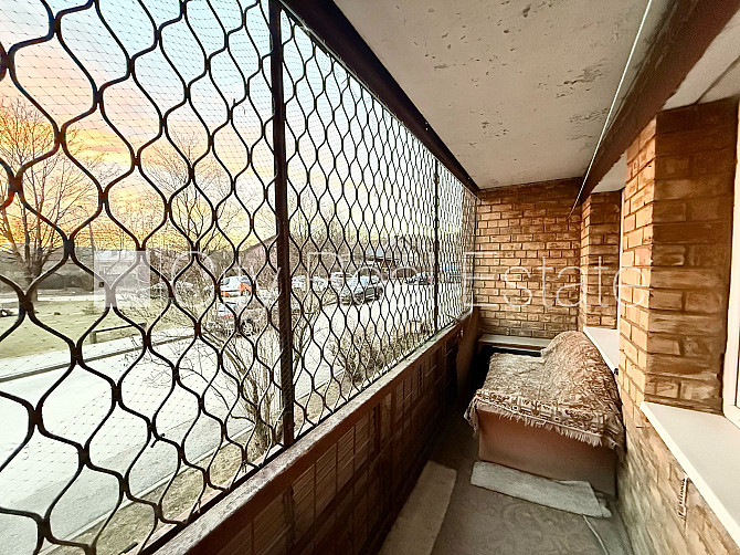 Дом во дворе, благоустроенная озеленённая территория, места для нескольких Рига - изображение 20