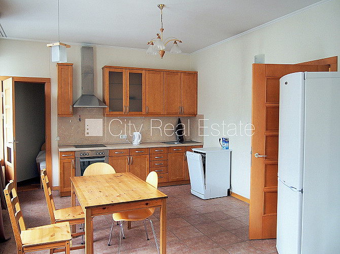 Fasādes māja, renovēta māja, slēgts pagalms, ieeja no ielas, ir lifts, kāpņu telpa pēc Rīga - foto 15