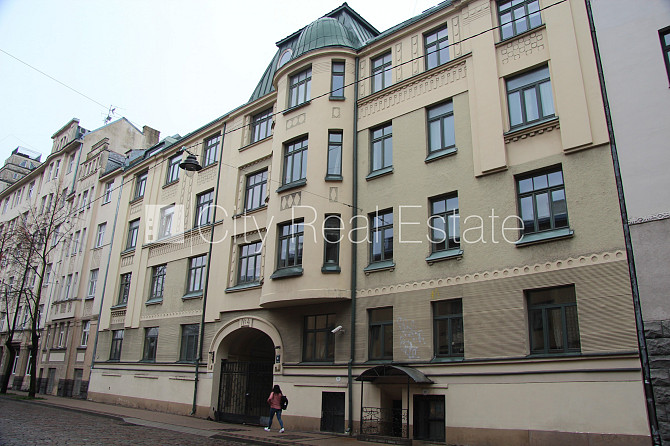 Pagalma ēka, renovēta māja, labiekārtots apzaļumots pagalms, slēgts pagalms, ieeja no Rīga - foto 1