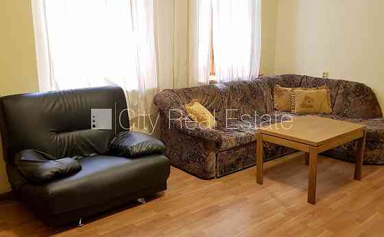 Дом во дворе, реновированный дом, закрытый двор, объект охраняет физическая Rīga