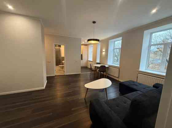 Izīrē 2 istabu dzīvokli Rīgas centrā!  Svaigi izremontēts dzīvoklis ar iespēju auto novietošanu ēkas Rīga