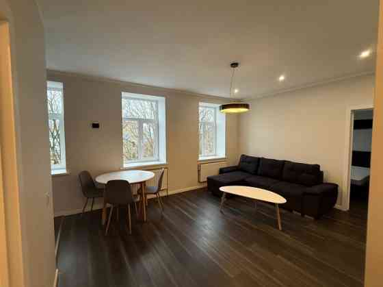 Izīrē 2 istabu dzīvokli Rīgas centrā!  Svaigi izremontēts dzīvoklis ar iespēju auto novietošanu ēkas Rīga