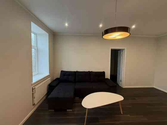 Izīrē 2 istabu dzīvokli Rīgas centrā!  Svaigi izremontēts dzīvoklis ar iespēju auto novietošanu ēkas Rīga