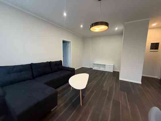 Izīrē 2 istabu dzīvokli Rīgas centrā!  Svaigi izremontēts dzīvoklis ar iespēju auto novietošanu ēkas Rīga