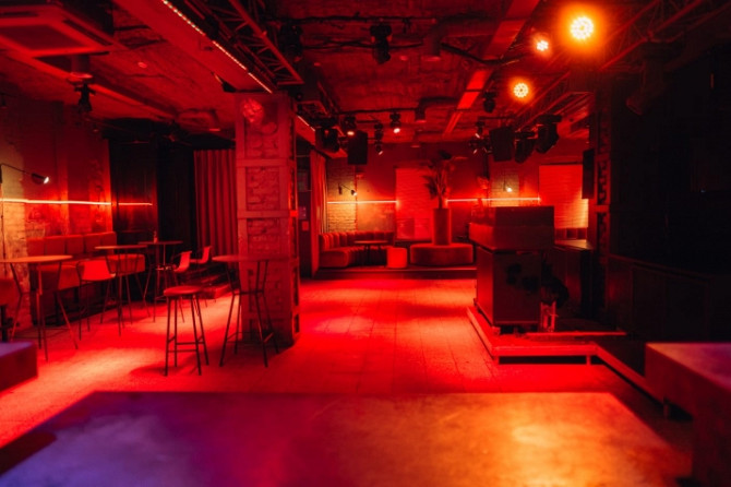 Kluba Skapis telpas ar 2 terasēm.  Šobrīd telpās atrodas klubs Skapis, pirms tam bija klubs Rīga - foto 13