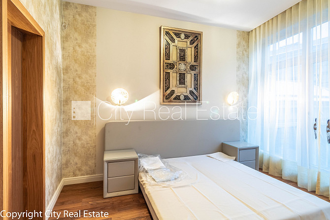 Pagalma ēka, renovēta māja, labiekārtots apzaļumots pagalms, slēgts pagalms, iežogota Rīga - foto 16