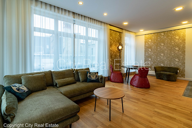 Pagalma ēka, renovēta māja, labiekārtots apzaļumots pagalms, slēgts pagalms, iežogota Rīga - foto 14