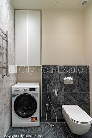 Pagalma ēka, renovēta māja, labiekārtots apzaļumots pagalms, slēgts pagalms, iežogota Rīga - foto 19