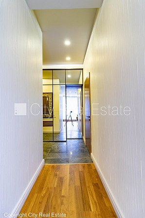 Pagalma ēka, renovēta māja, labiekārtots apzaļumots pagalms, slēgts pagalms, iežogota Rīga - foto 20