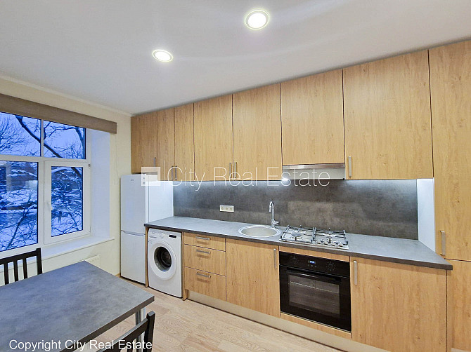 Реновированный дом, лифт, лестничная клетка после капитального ремонта, окна Рига - изображение 17