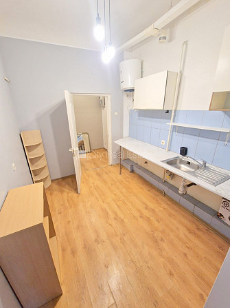 Renovēta māja, ir lifts, kāpņu telpa pēc kapitālā remonta, logi vērsti uz ielas pusi, Rīga - foto 18