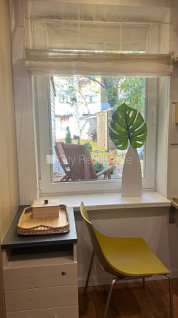 Фасадный дом, реновированный дом, благоустроенный озеленённый двор, вход с улицы, Рига - изображение 11