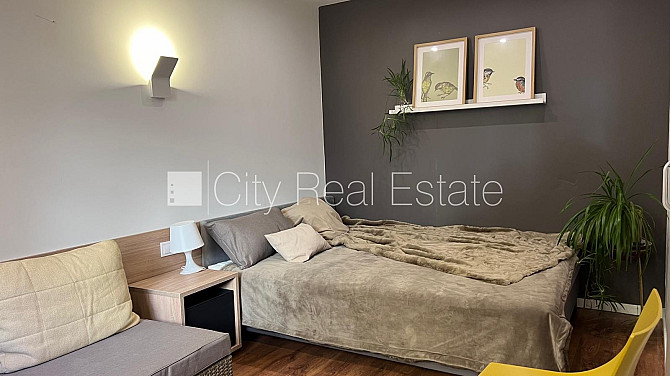 Фасадный дом, реновированный дом, благоустроенный озеленённый двор, вход с улицы, Рига - изображение 1