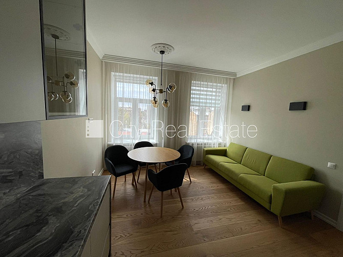 Fasādes māja, renovēta māja, slēgts pagalms, ieeja no ielas, ir lifts, kāpņu telpa pēc Rīga - foto 16