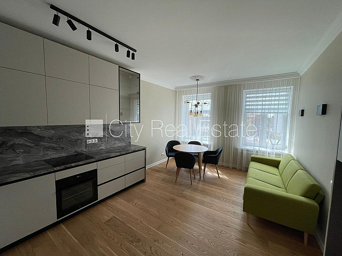 Fasādes māja, renovēta māja, slēgts pagalms, ieeja no ielas, ir lifts, kāpņu telpa pēc Rīga - foto 15