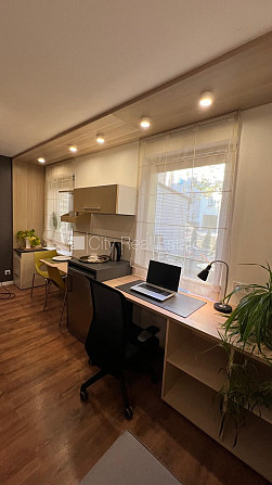 Фасадный дом, реновированный дом, благоустроенный озеленённый двор, вход с улицы, Рига - изображение 4