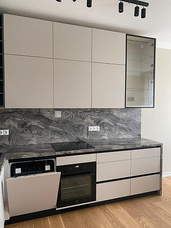 Fasādes māja, renovēta māja, slēgts pagalms, ieeja no ielas, ir lifts, kāpņu telpa pēc Rīga - foto 19