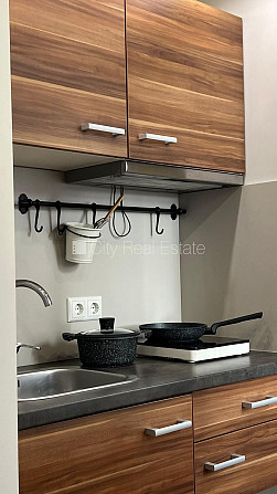 Фасадный дом, реновированный дом, благоустроенный озеленённый двор, вход с улицы, Рига - изображение 5