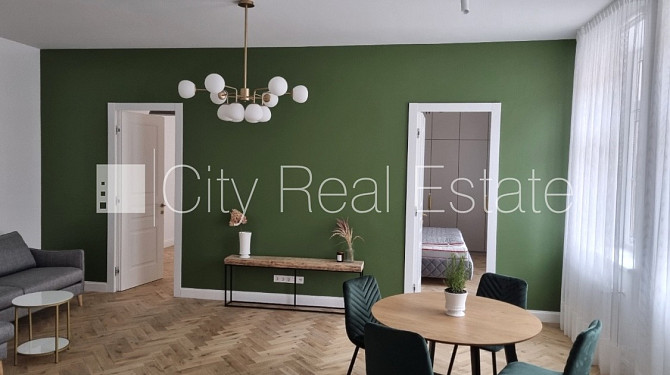 Здание во дворе, закрытый двор, количество спален 2 шт., студио, кухня объединена с Рига - изображение 1