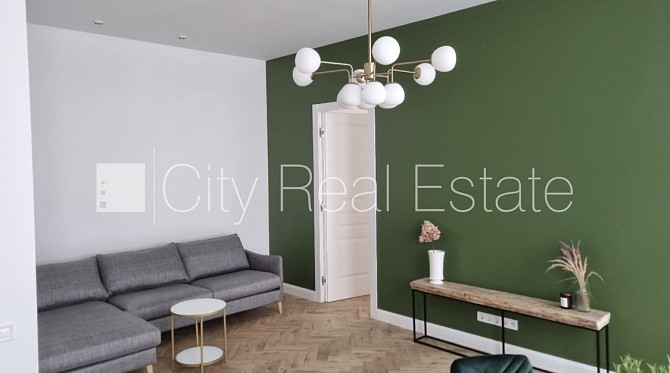 Здание во дворе, закрытый двор, количество спален 2 шт., студио, кухня объединена с Рига - изображение 2