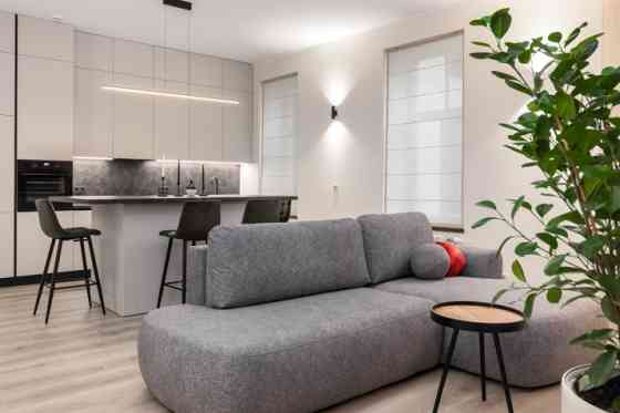 Здаютса в аренду 2-комнатная квартира с изысканным дизайном интерьера в тихом Rīga