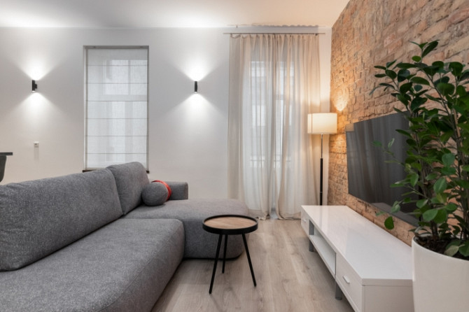 Klusajā centrā tiek izīrēts 2-istabu dzīvoklis ar izsmalcinātu interjera dizainu, dzīvoklis Rīga - foto 3