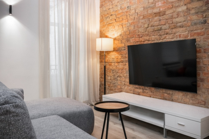 Klusajā centrā tiek izīrēts 2-istabu dzīvoklis ar izsmalcinātu interjera dizainu, dzīvoklis Rīga - foto 2