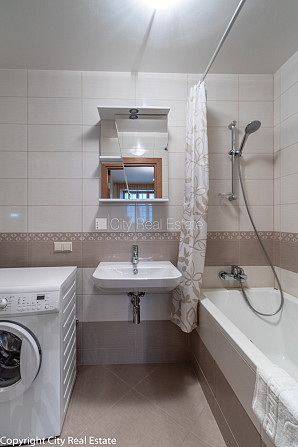 Земля в собственности, фасадный дом, реновированный дом, кирпичные стены, фасад с Рига - изображение 16