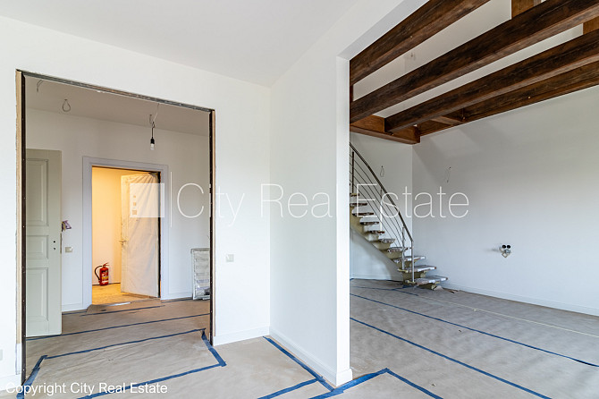 Фасадный дом, реновированный дом, закрытый двор, вход с улицы и со двора, лифт, Рига - изображение 15