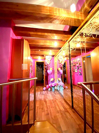 Fasādes māja, restaurēta māja, ieeja no ielas un pagalma, ir lifts, balkons, logi vērsti Rīga - foto 15