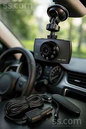 Pārvērtiet katru braucienu par drošu piedzīvojumu ar mūsu kompakto videoreģistratoru, kas... Rīga