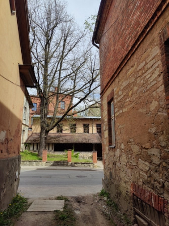 Trīsstāvu rekonstruējama māja Cēsu vecpilsētā.  Būvniecības gads: 1880. Ķieģeļu sienas, Cēsis un novads - foto 18