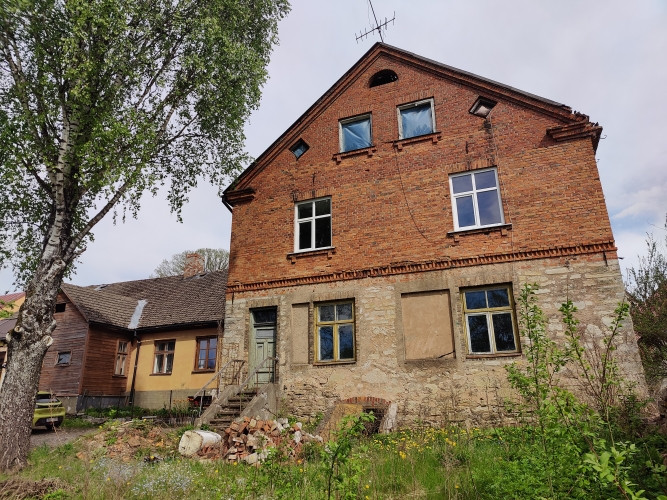 Trīsstāvu rekonstruējama māja Cēsu vecpilsētā.  Būvniecības gads: 1880. Ķieģeļu sienas, Cēsis un novads - foto 20