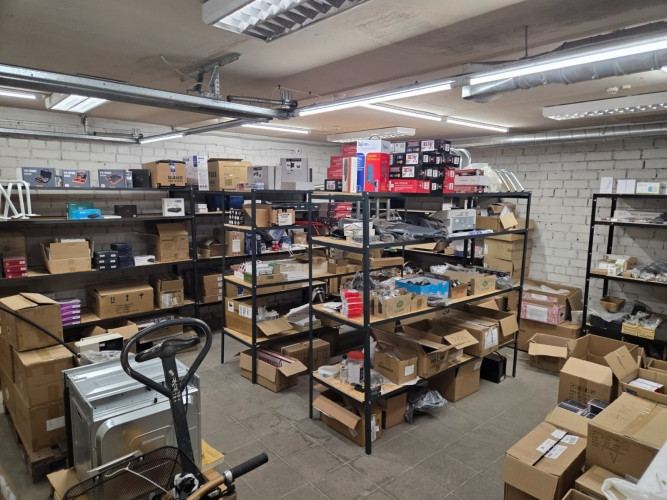 Telpas renovētā fasādes ēkā ar autostāvvietu.  Veikals: Kopā 53,4 kvm - 7 eur/m2 - Rīga - foto 5