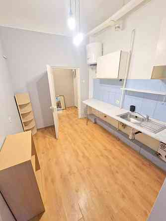 Фасадный дом, реновированный дом, территория обнесена забором, место для машины, Rīga