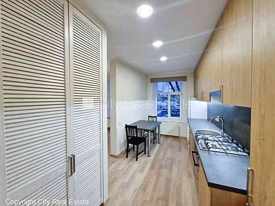 Здание во дворе, закрытый двор, вход со двора, лестничная клетка после Rīga