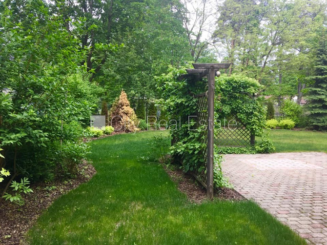 Labiekārtots apzaļumots pagalms, iežogota teritorija ar koka sētu, garāža vienai Jūrmala - foto 16