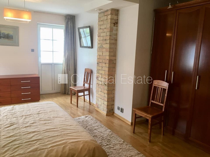 Labiekārtots apzaļumots pagalms, iežogota teritorija ar koka sētu, garāža vienai Jūrmala - foto 8