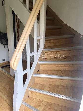 Labiekārtots apzaļumots pagalms, iežogota teritorija ar koka sētu, garāža vienai Jūrmala - foto 12