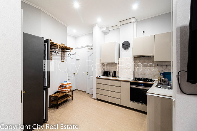 Pagalma māja, renovēta māja, slēgts pagalms, guļamistabu skaits 3 gab., studio tipa, virtuve Rīga - foto 17