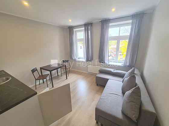 Фасадный дом, реновированный дом, закрытый двор, вход с улицы и со двора, Rīga