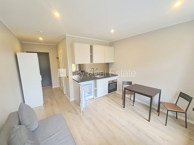 Fasādes māja, renovēta māja, slēgts pagalms, ieeja no ielas un pagalma, kāpņu telpa pēc Rīga - foto 2