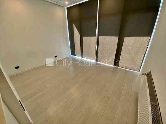 Новостройка, фасадный дом, закрытый двор, вход с улицы, лифт, лестничная клетка Rīga