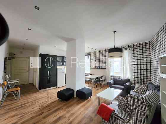 Дом во дворе, закрытая территория, вход со двора, количество спален 1 шт., студио, Rīga