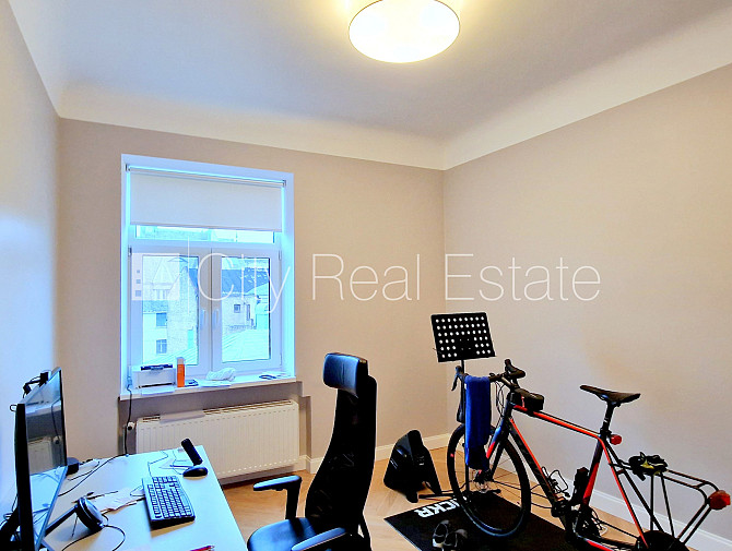 Pagalma ēka, renovēta māja, labiekārtota apzaļumota teritorija, teritorijas iebrauktuves Rīga - foto 16