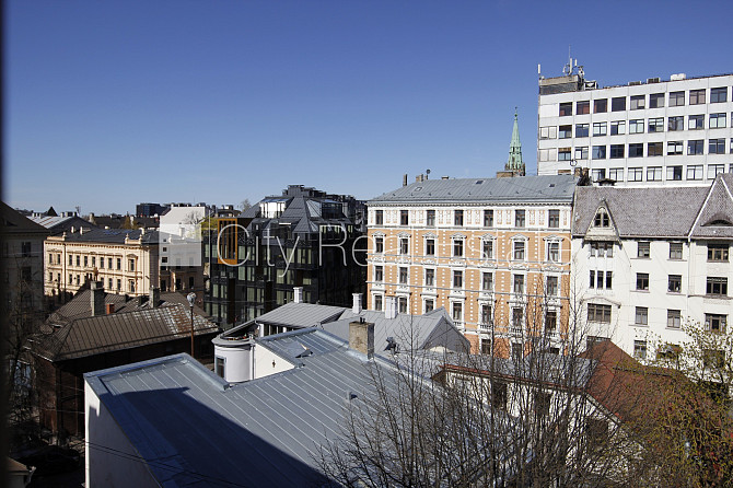 Pagalma ēka, renovēta māja, labiekārtota apzaļumota teritorija, teritorijas iebrauktuves Rīga - foto 11